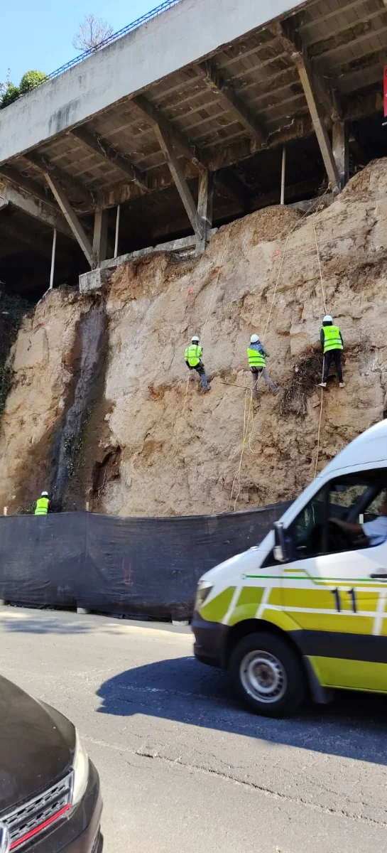 Talud en Bosque de Tejocotes durante el anclaje en rappel