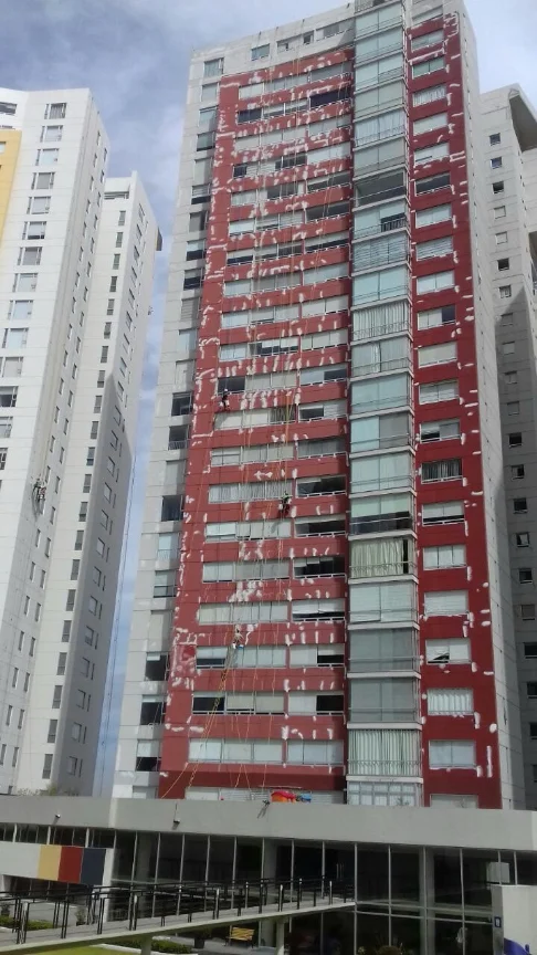Rehabilitación de fachada de condominio en CDMX